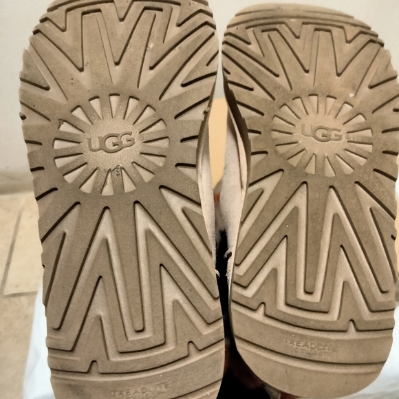 UGG Fluff Mini Quilted Motlee Boots (Size 8 Women's - Picture 10 of 11